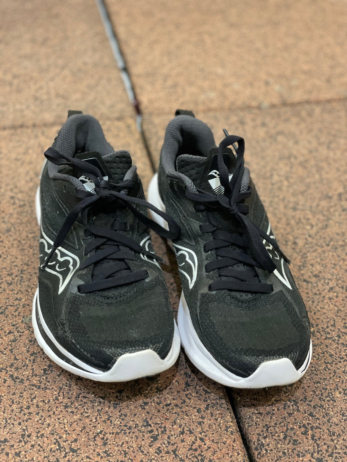 Saucony Black White | Preloved Running Shoes