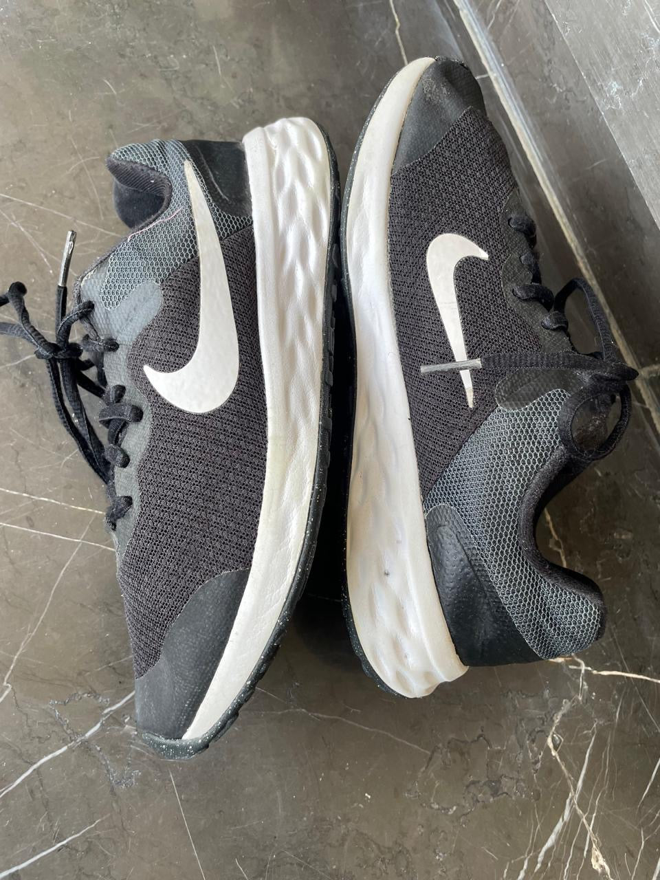Nike Revolution 6 Black White Running Shoes