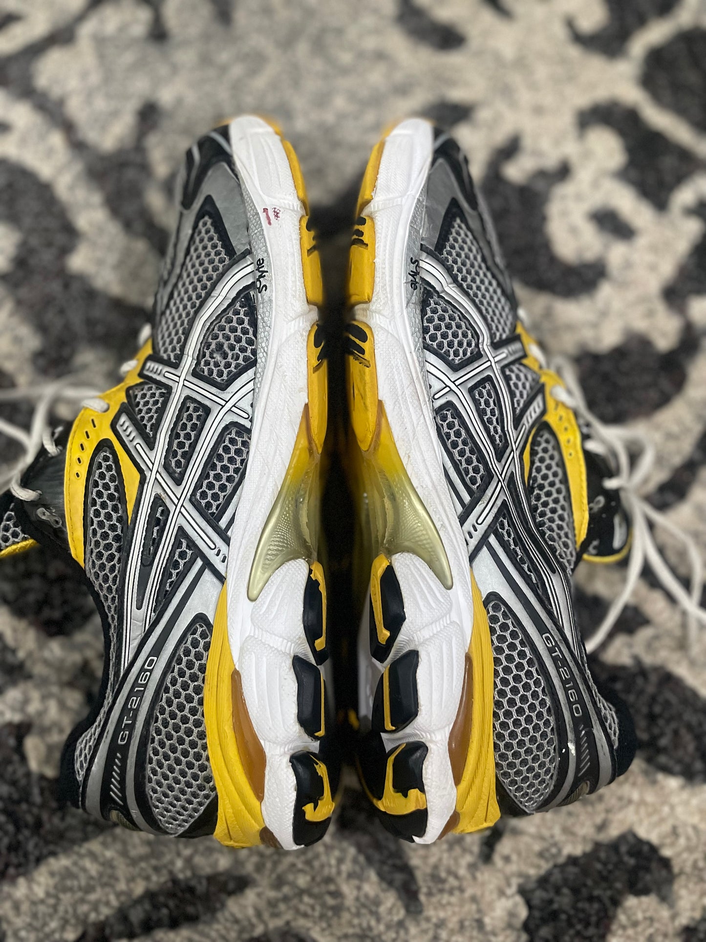 ASICS GT-2160 Black Yellow White | Preloved Running Shoes