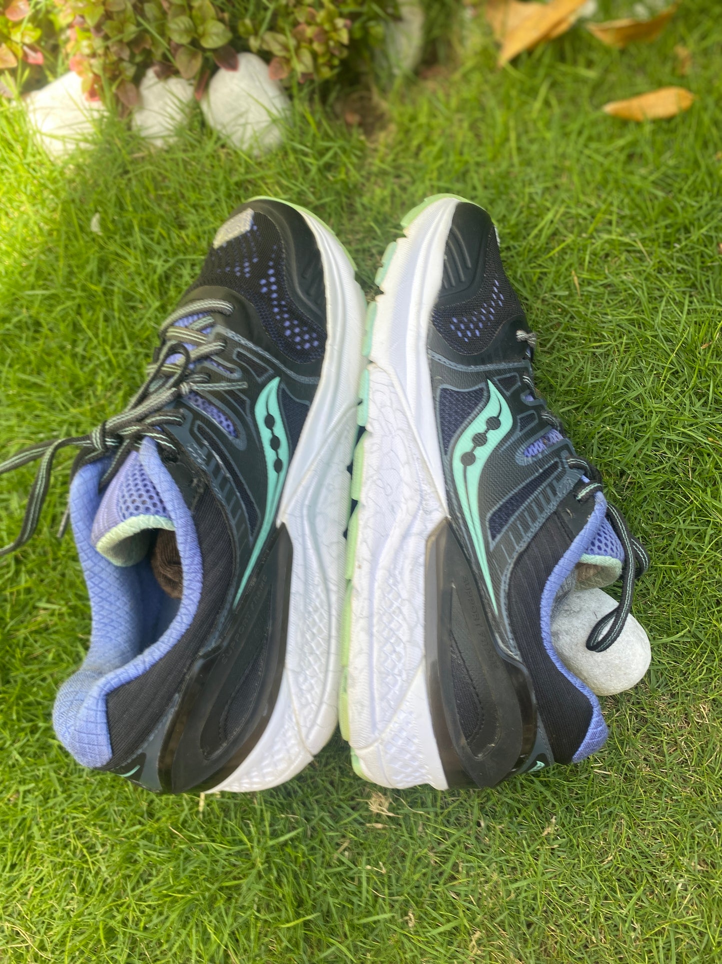 Saucony Everun ISO Black Purple Running Shoes
