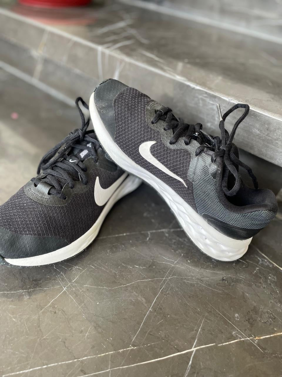 Nike Revolution 6 Black White Running Shoes