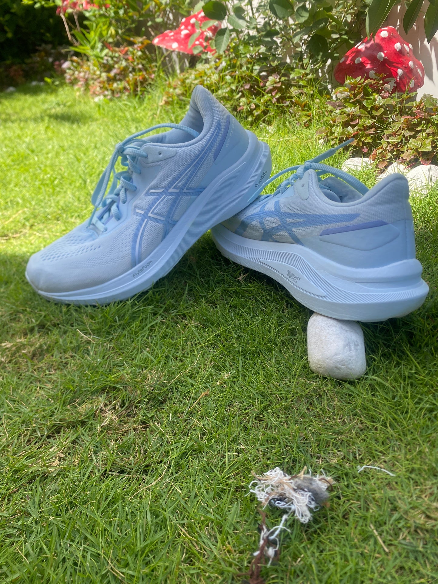 Pre-loved ASICS Light Blue Running Shoes | Excellent Condition