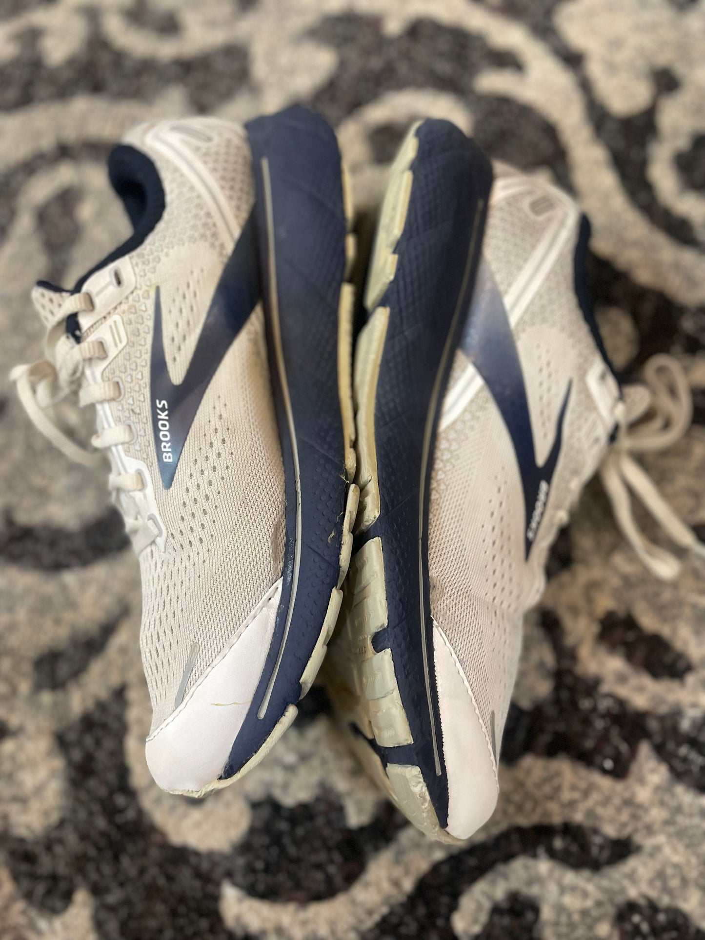 Brooks Ghost 14 White Navy Blue | Preloved Running Shoes