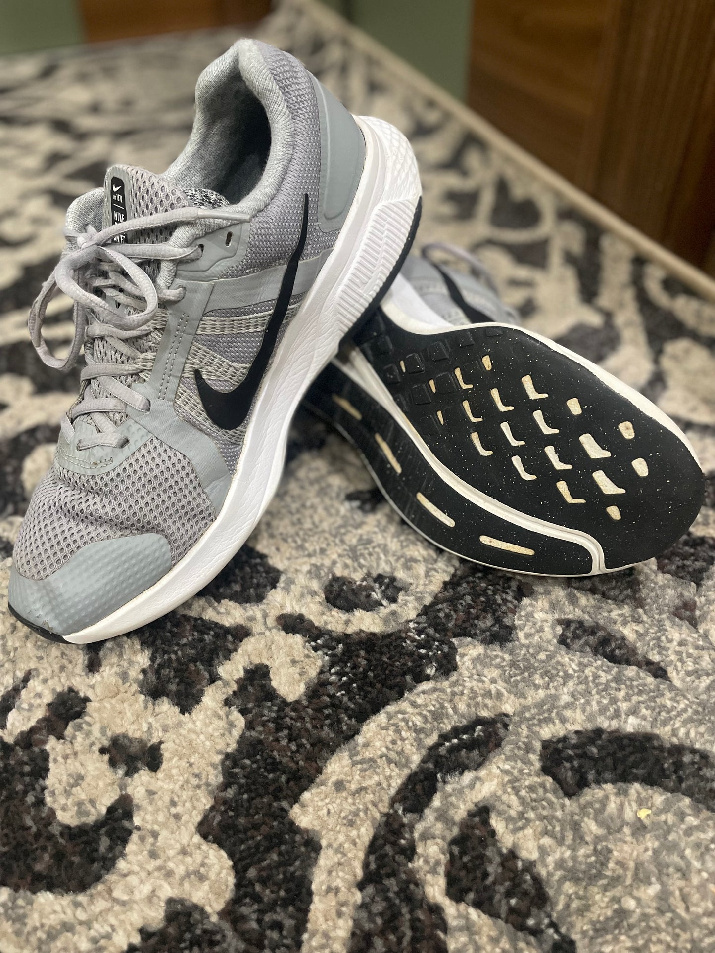 Nike Run Swift Grey White | Preloved Running Shoes