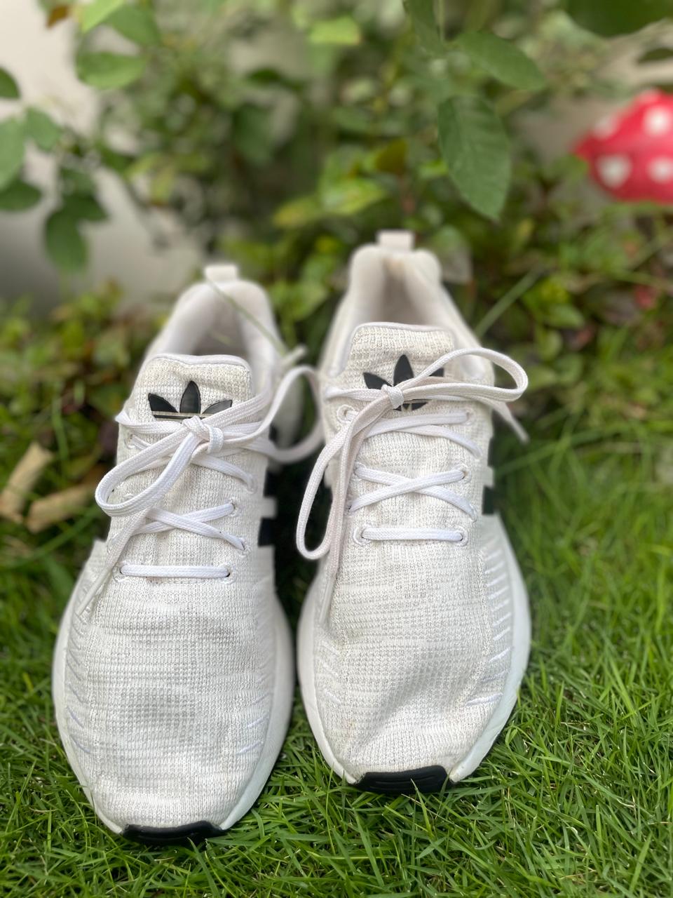 Title: Adidas Swift Run | White Black | Premium Condition