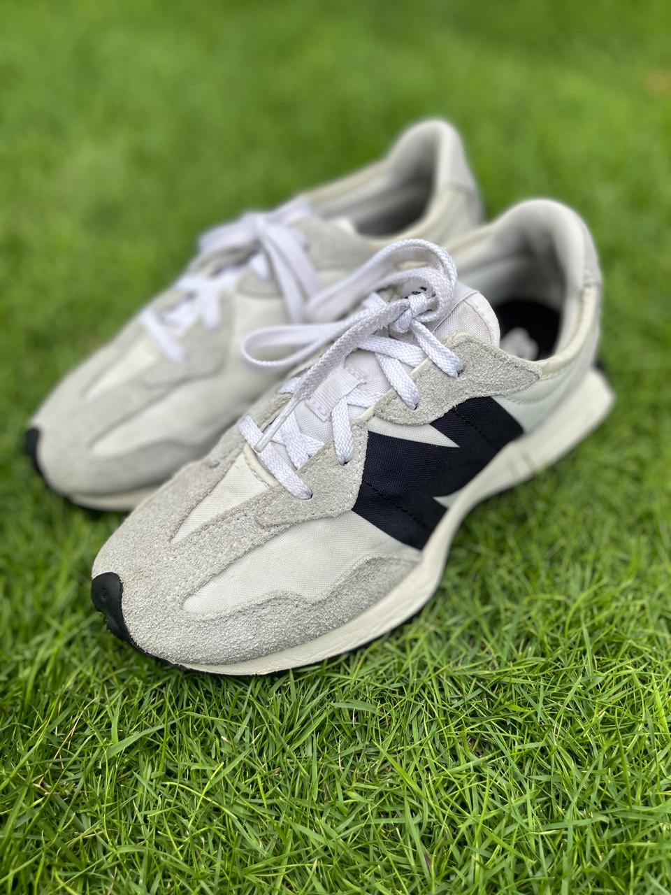 Preloved White & Black Sneakers – Excellent Condition | Comfortable & Stylish