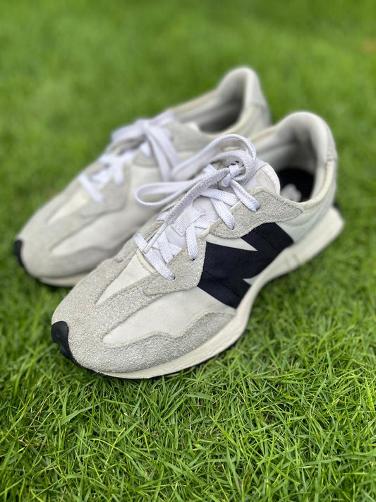 Preloved White & Black Sneakers – Excellent Condition | Comfortable & Stylish